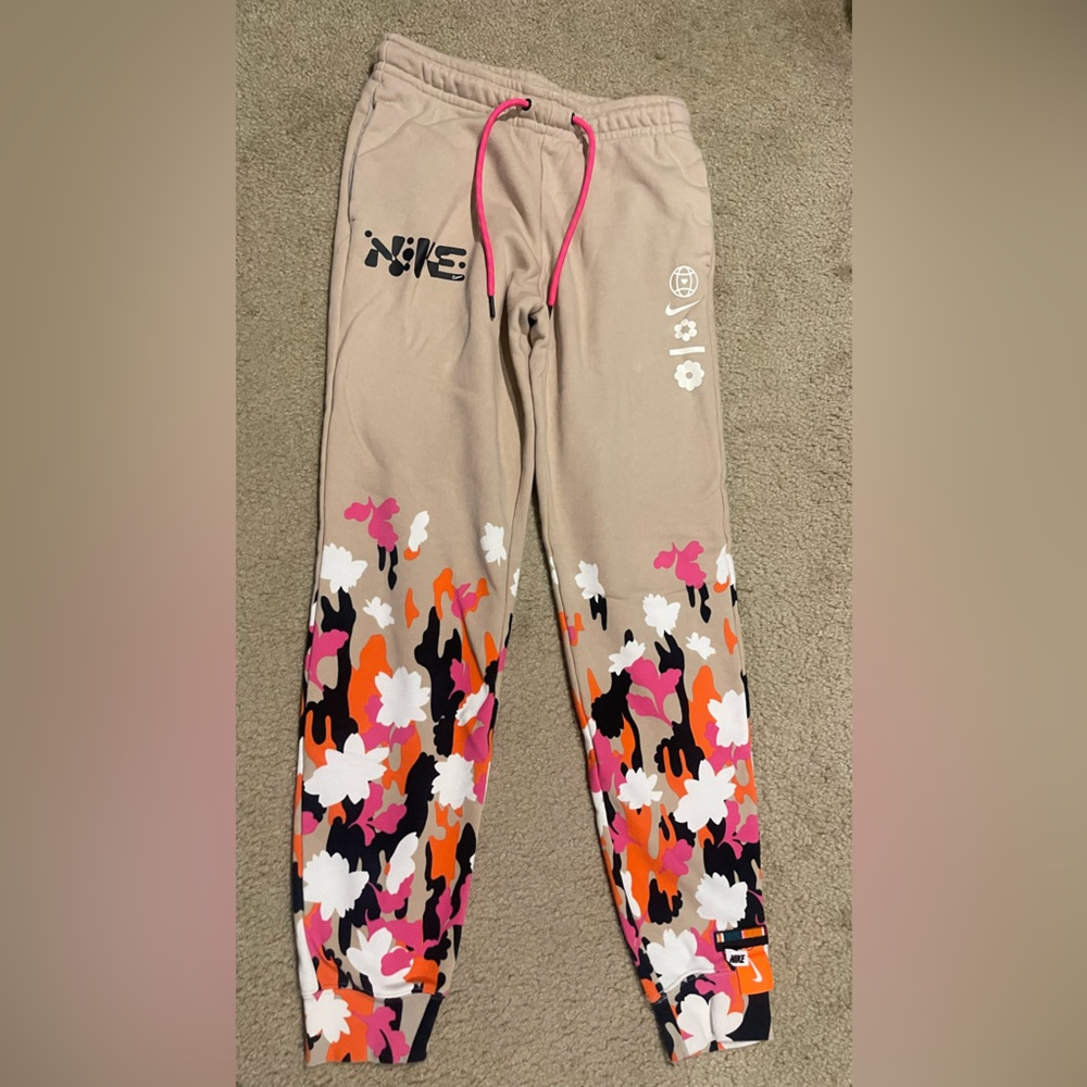 Nike  Floral Joggers - Multicolor